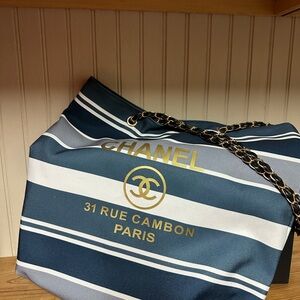 New Large Beauty Tote with Gold Chain